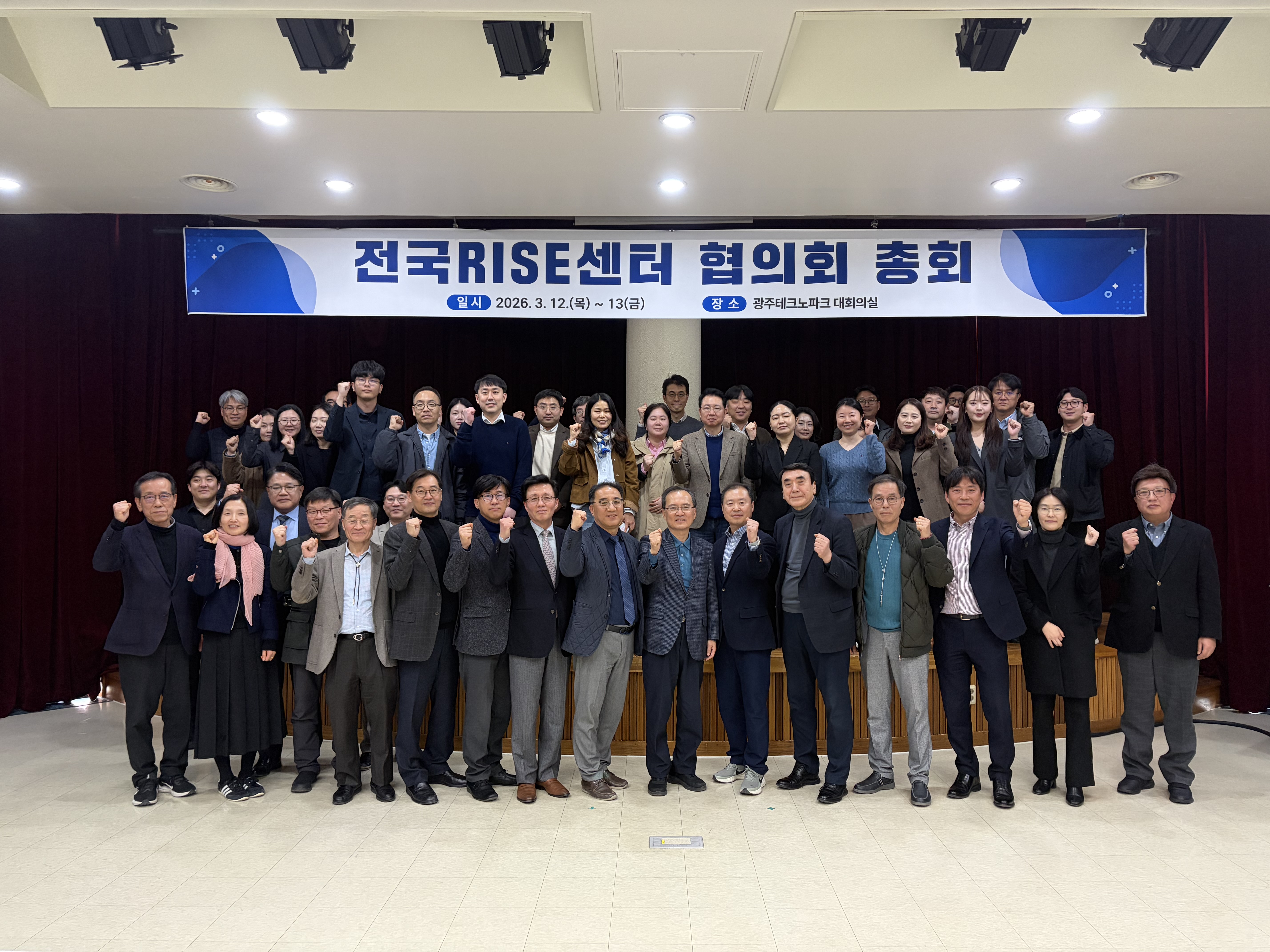 단체사진.jpg